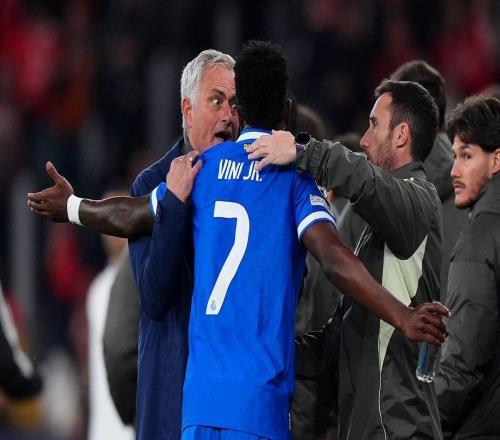 费迪南德：穆帅处理维尼修斯事件确有不当，但他绝非种族主义者