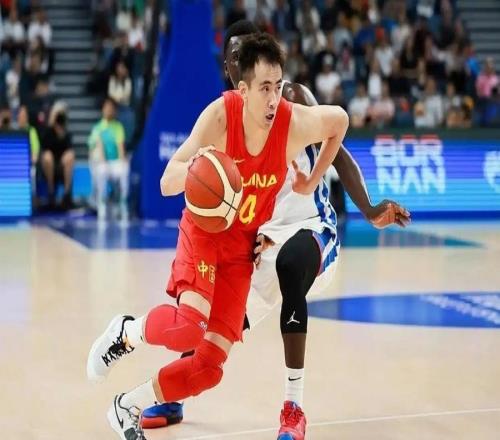 中国男篮再次出征世界杯预选赛，急需胜利扭转不利局面