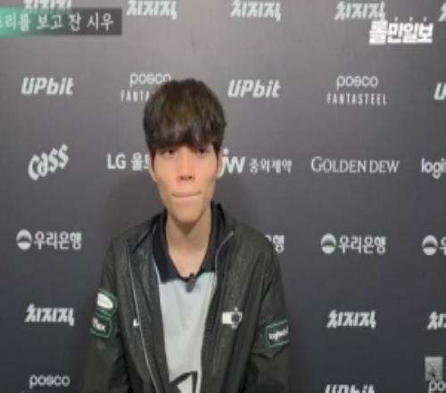 Siwoo：睡前看了大概一小时cvMax故事影片想着监督有这样经历啊