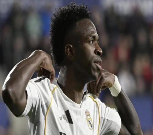 TA：皇马内部有人对阿韦洛亚不愿换下“不可触碰”的球员不满