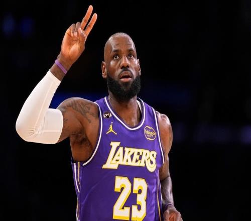 詹姆斯首次表态：加盟热火就是为了总冠军，在骑士我做不到