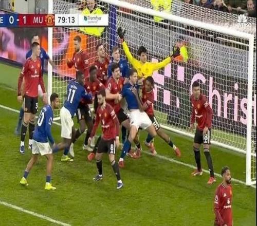 梅努更新个人社媒快拍，讽刺埃弗顿角球战术像WWE