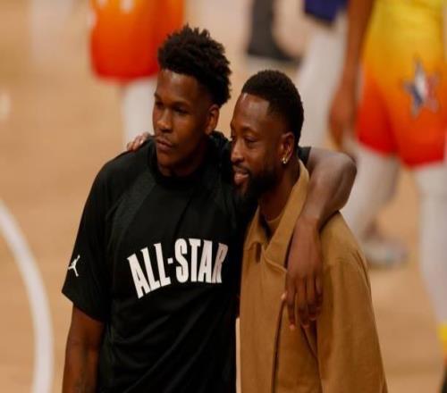 斯波：爱德华兹太像韦德了，看到他感觉自己都变年轻了