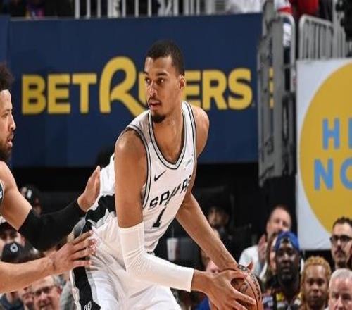 文班21+17杜伦25+14马刺力克活塞9连胜