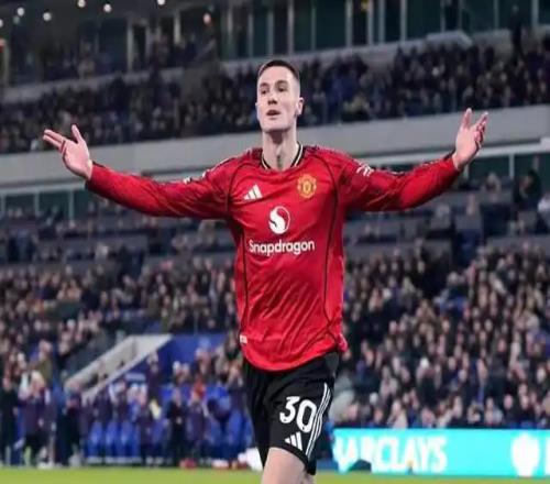 曼联10埃弗顿，塞斯科4场进3球，卡里克6场不败