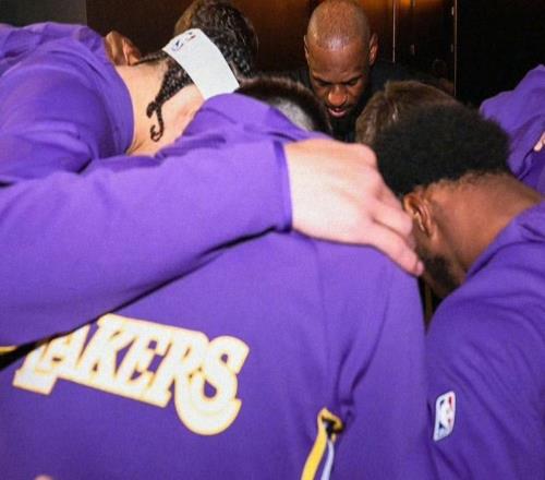 5胜11负！不怪湖人被看衰，所谓的争冠口号听起来一点不符合实际