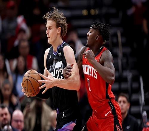 面对弱旅爵士都打不明白，火箭锋线新援的状态实在是有些离谱了