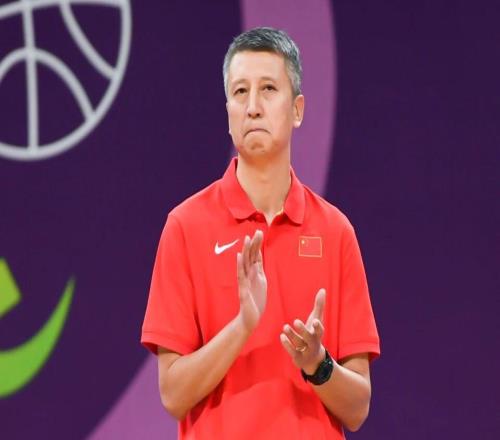 CCTV5直播中日对决，中国男篮内线优势明显，防守+护框很关键！