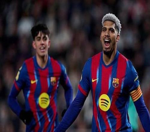 世体：阿劳霍志在夺回主力位置，今天巴萨全队休息他仍加练