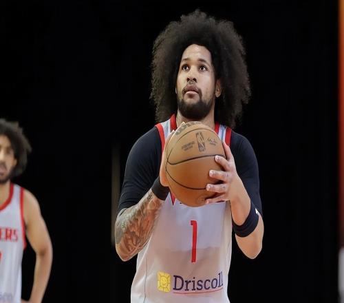 没有能力吃下这么多球权，但火箭二队还是将他作为核心进行使用