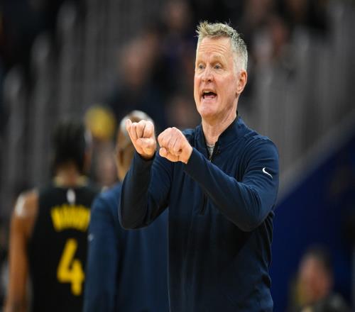 科尔赞扬队员表现出色全队配合默契助攻总计达三十七次_NBA直播