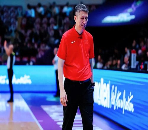 中国男篮正式公布战日本12人大名单，球迷：他俩落选比较合理