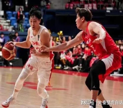 就在刚刚，中国男篮12人大名单出炉，郭士强“听劝”，胡明轩落选