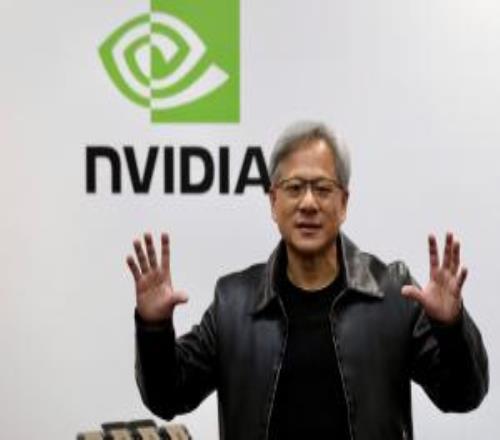 英伟达公布第四财季业绩：营收681亿美元，净利润几乎翻倍