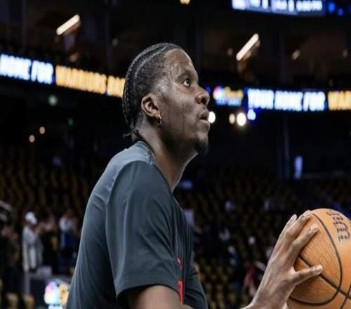 4+6+4盖帽，火箭32岁中锋给申京打样锋线轮着伤史密斯7中6离场