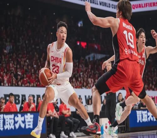 击败日本队！郭士强世预赛首胜，主场哨太黑了，央视解说怒斥！