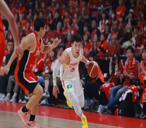 大逆转！中国男篮在半场落后14分情况下击败日本队，取得世预赛首场胜利