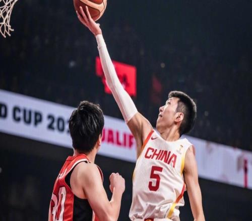 正义必胜！顶住恐怖的黑哨，中国男篮下半场大逆转