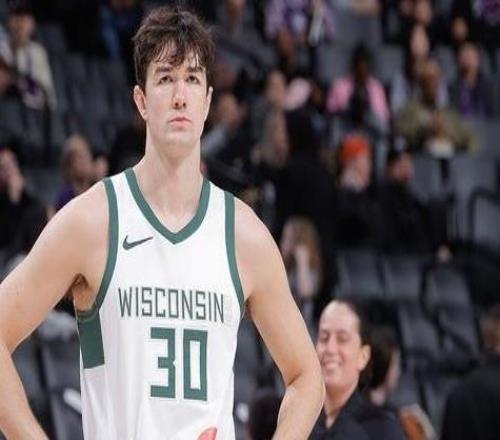 Scotto：雄鹿以双向合同签下科马克瑞安