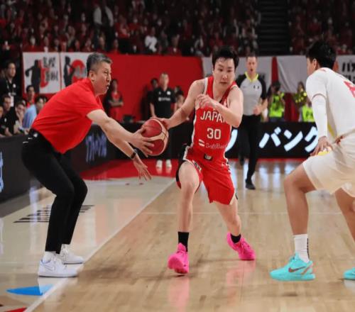 搞笑！郭士强成为了中国男篮“最佳防守球员”