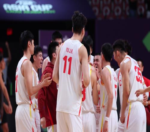 后卫驱动+锋线冲击，5人得分上双，那支横扫亚洲的男篮回来了
