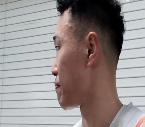 太不容易了，赛后激动落泪，贺希宁：一直在努力让大家重新喜欢中国篮球