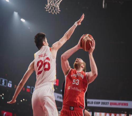 15分大逆转！中国男篮大胜日本！裁判吹罚引发争议