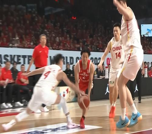 回顾男篮5打8十大争议判罚！日本计时器作弊，赵继伟被顶膝遭无视