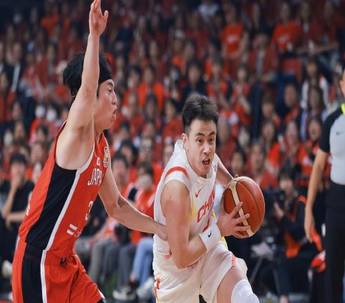 人民日报：中国男篮拿下至关重要的胜利，为出线争到主动权