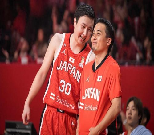 霸气！中国男篮5打8，客场逆转日本男篮，四人被点名表扬