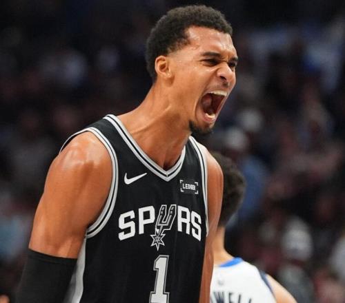 11胜0负！联盟第1！西部豪门露出冠军相，文班亚马表态MVP