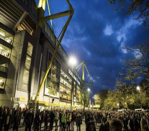 罢工致公共交通停运，多特建议球迷骑车或者走路前往球场观战