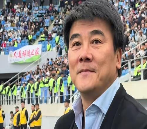 曾是国足队长，却遗憾落选世界杯，儿子继承他衣钵，中超表现亮眼