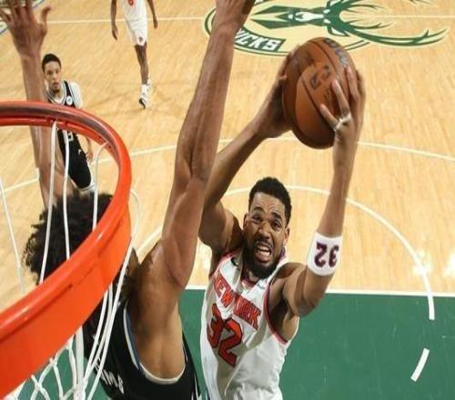 唐斯：在逆境中坚持到底成为我们所能成为的那支最好的球队