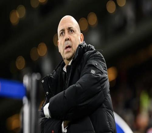 不满其未判罚点球，药厂CEO冲向裁判更衣室时高喊这白痴在哪