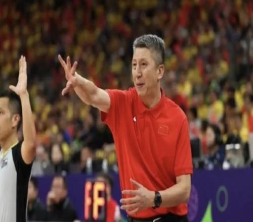 郭士强:中国男篮非常团结,连续两场逆转依靠为国而战的信仰