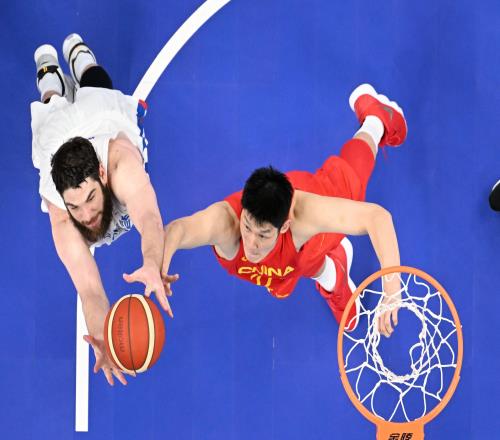 追光中国男篮，请继续放手一搏！