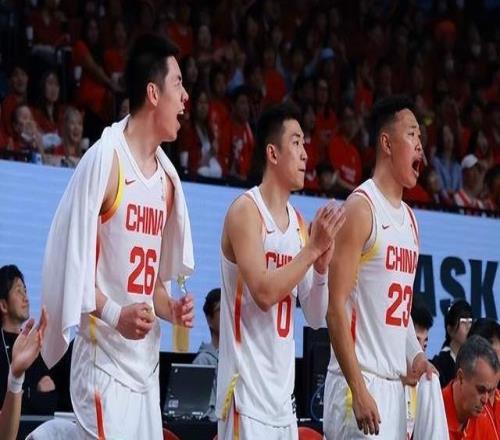 给中国男篮将帅打分：朱俊龙胡金秋满分，郭士强及两大心腹不及格