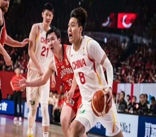 中国男篮7分险胜！完成大逆转，朱俊龙爆发，李弘权9分11篮板