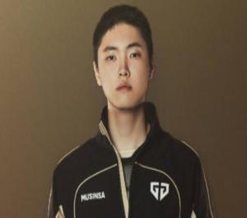 今年不一样！Chovy三局代练0阵亡超神瑞兹加里奥英雄登场