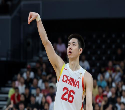 报平安！朱俊龙末节受伤下场赛后：伤病没事不用做核磁共振