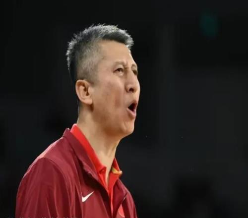 男篮二连胜，郭士强不用下课，张镇麟、焦泊乔不该再入选国家队