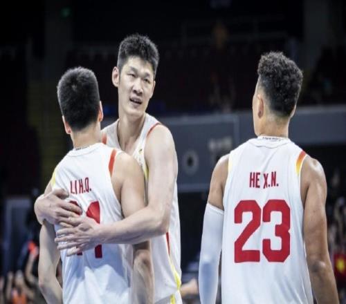 杨鸣：锋线群整体发挥取胜，这是中国男篮近年来少有的案例