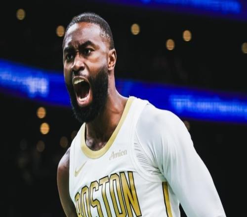 布朗27+8+8二轮秀完爆庄神，马克西33分仍需背锅，绿军力克76人