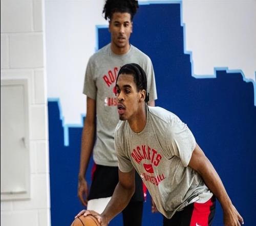 火箭旧将爆发，2场得分超40，斯通底薪可签他