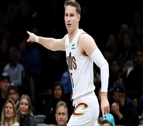 这份续约合同给的不亏！骑士后场大将已经成为联盟顶级投手了