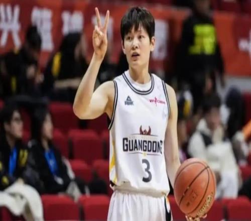 惨遭15分大逆转！女篮霸主加时3分惜败：杨力维空砍14分3板4助！