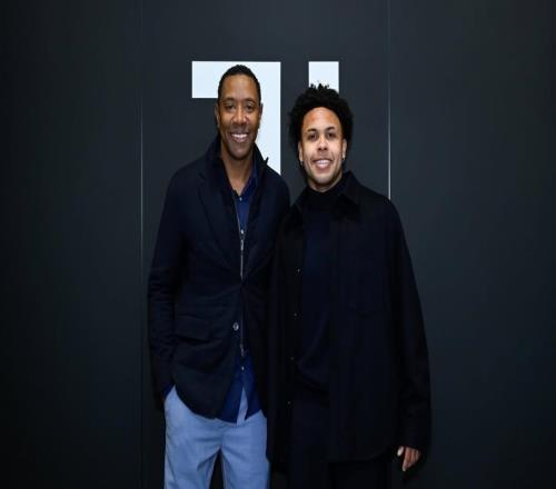 麦肯尼分享续约照片:开心到极点,又一个四年