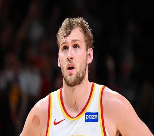 加盟老鹰后的表现依然出色，前火箭内线的个人能力真是被低估了