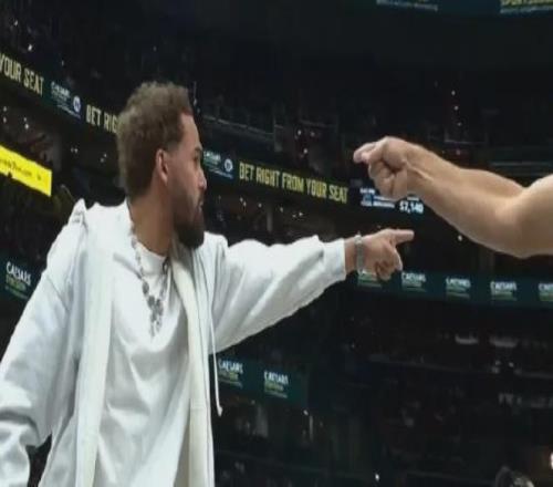 确认了！交易首秀！NBA第一个转会球星